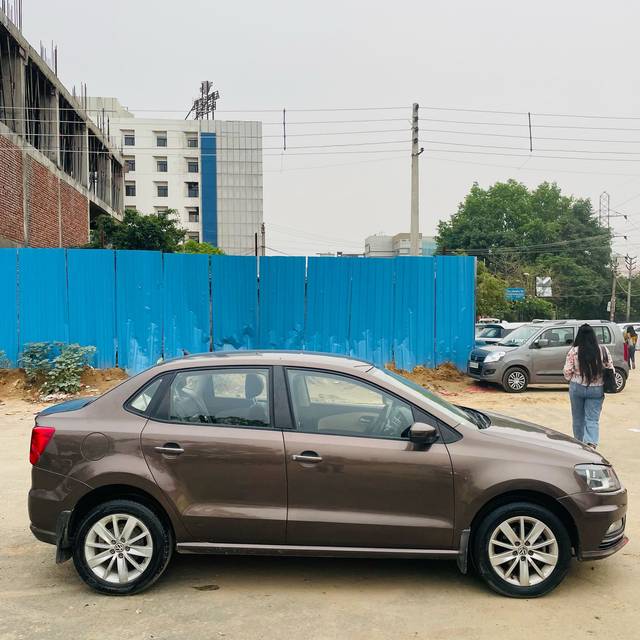https://images10.gaadi.com/usedcar_image/4516341/original/686f0dbcf1e90545dc2f08b7ab05a237.jpg?imwidth=6401
