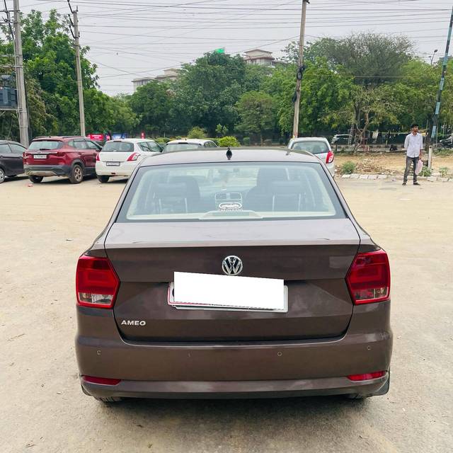 https://images10.gaadi.com/usedcar_image/4516341/original/processed_b4138430f27179e886a61c3054bec6f5.jpg?imwidth=6402