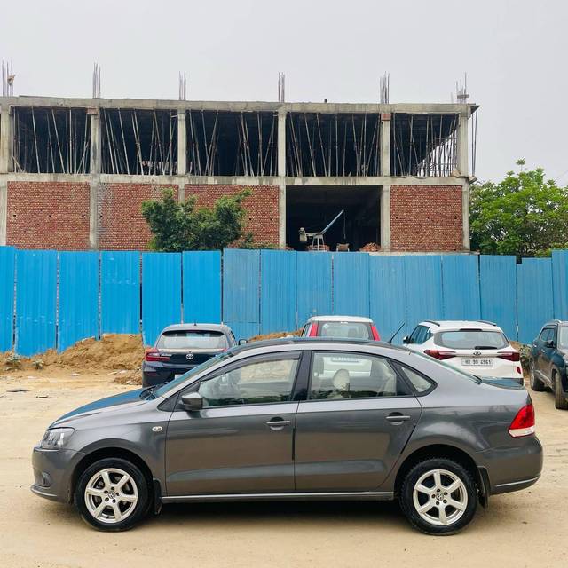 https://images10.gaadi.com/usedcar_image/4516347/original/processed_49ed675cc059bdd7863e200d64ac41e8.jpg?imwidth=6402
