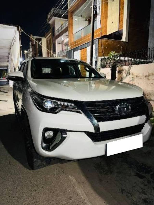 https://images10.gaadi.com/usedcar_image/4516348/original/processed_49664bf6-ae41-4370-9939-2400ce3ad5d7.jpeg?imwidth=6400