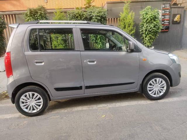 https://images10.gaadi.com/usedcar_image/4516359/original/processed_46e7b6e80baedbee41af395bf212b939.jpg?imwidth=6401
