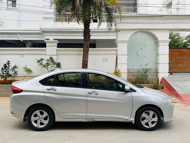 https://images10.gaadi.com/usedcar_image/4516360/original/ba71367996fdd72c28cdf41302ba6a83.jpg?imwidth=6401