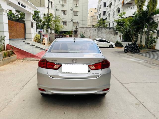 https://images10.gaadi.com/usedcar_image/4516360/original/processed_d60432536adc6f7529cbff6a30770b0b.jpg?imwidth=6402