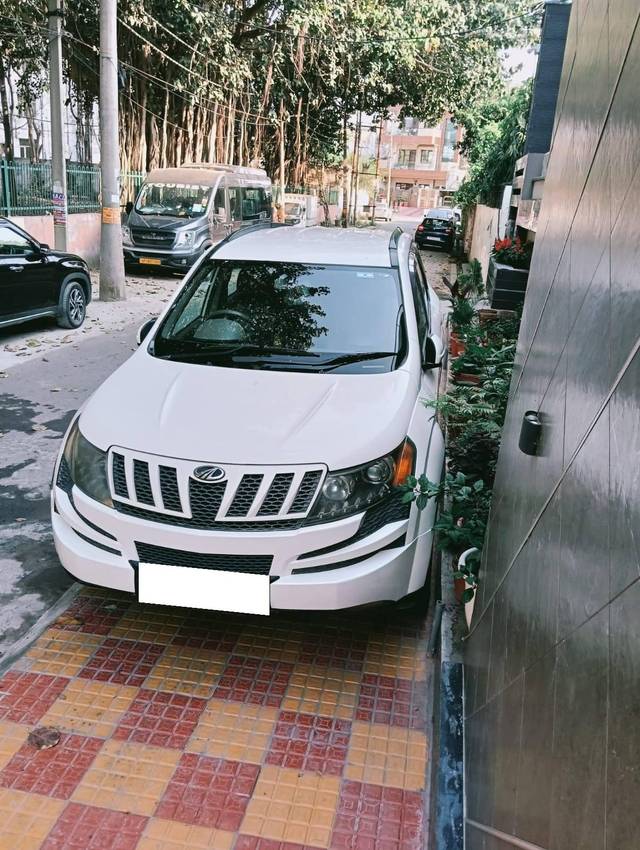 https://images10.gaadi.com/usedcar_image/4516363/original/processed_7f147546184f417df4db810eda6d084c.jpeg?imwidth=6402