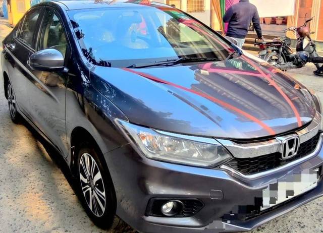 https://images10.gaadi.com/usedcar_image/4516369/original/processed_ed31bc045ed9ce7a1544c7f3b4c9039b.jpg?imwidth=6400