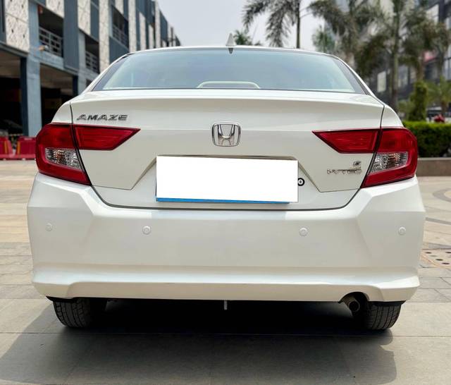 https://images10.gaadi.com/usedcar_image/4516370/original/processed_3863568f19373878490b337795e42078.jpg?imwidth=6402