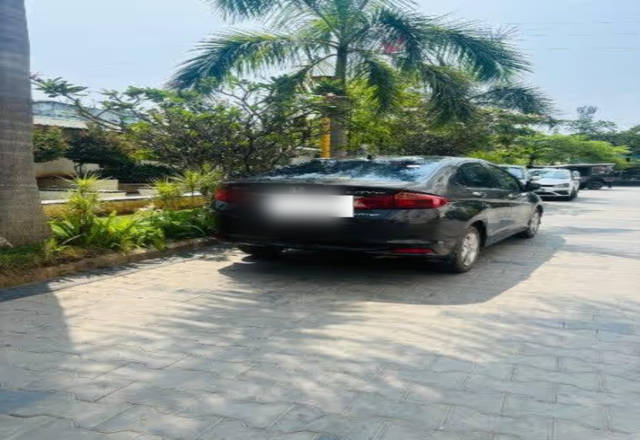 https://images10.gaadi.com/usedcar_image/4516374/original/6d887c5c-b978-4ee6-a0be-4d07e6828c52.?imwidth=6401