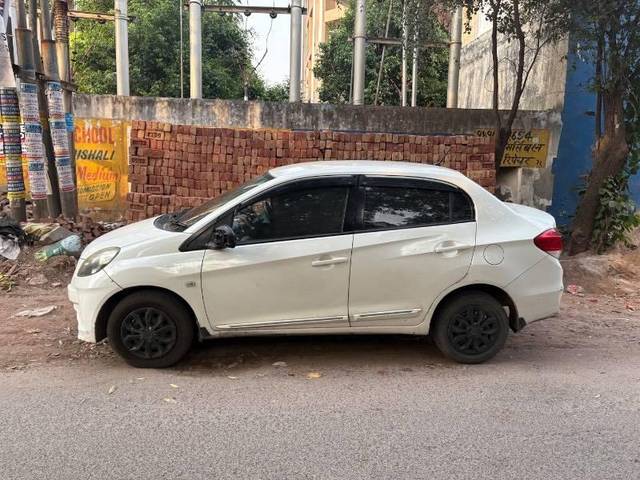 https://images10.gaadi.com/usedcar_image/4516377/original/processed_7e95cf92-20f3-436d-a59f-3aab52f8f19c.jpeg?imwidth=6401