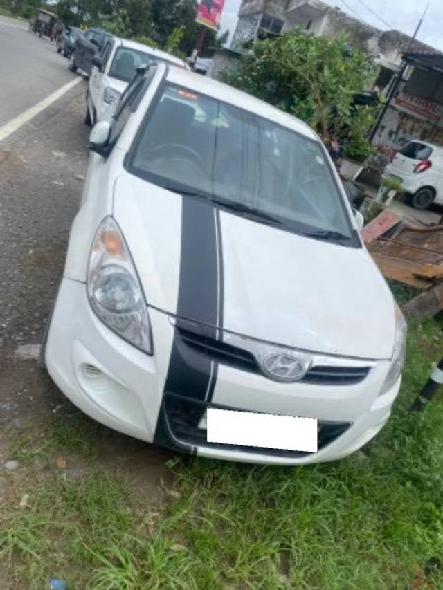 https://images10.gaadi.com/usedcar_image/4516385/original/processed_05d1f97a-62ee-437f-9eb6-f043753d7e0f.jpeg?imwidth=6400