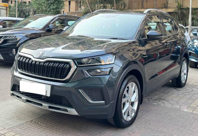 https://images10.gaadi.com/usedcar_image/4516386/original/processed_d9cf66c345b3fa09ff1f131ec91bc6a7.jpg?imwidth=6402