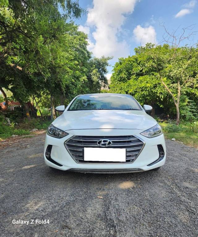 https://images10.gaadi.com/usedcar_image/4516397/original/processed_26534ad15ce2adbcdd37af449f30cec0.jpg?imwidth=6402