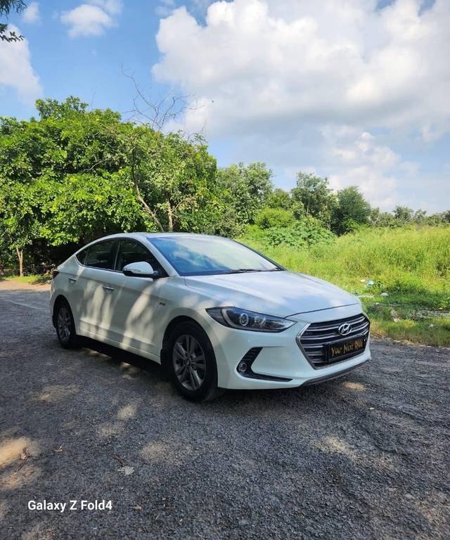 https://images10.gaadi.com/usedcar_image/4516397/original/processed_75aa4368b51c04fd86dc44fe24e64235.jpg?imwidth=6400