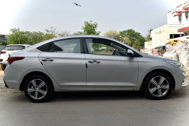 https://images10.gaadi.com/usedcar_image/4516400/original/e7f11f9423aba3a6207271ffad215e94.jpg?imwidth=6401