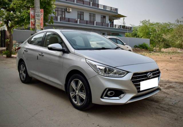 https://images10.gaadi.com/usedcar_image/4516400/original/processed_076dbc84a17c47b8f7433bc0382a1c34.jpg?imwidth=6400