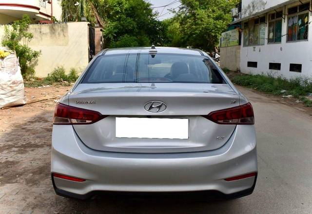 https://images10.gaadi.com/usedcar_image/4516400/original/processed_a939853cb548c96feec235e6425c35e5.jpg?imwidth=6402