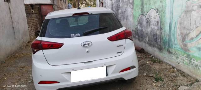 https://images10.gaadi.com/usedcar_image/4516403/original/processed_112003a8-3c8f-45ec-8acc-54e68f5755e0.jpg?imwidth=6401