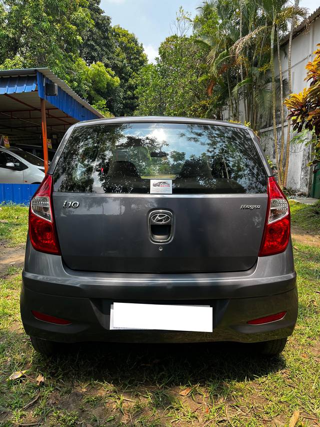 https://images10.gaadi.com/usedcar_image/4516451/original/processed_0dcd0d04fa6fd5e7bcdfd533de2b1660.jpg?imwidth=6402