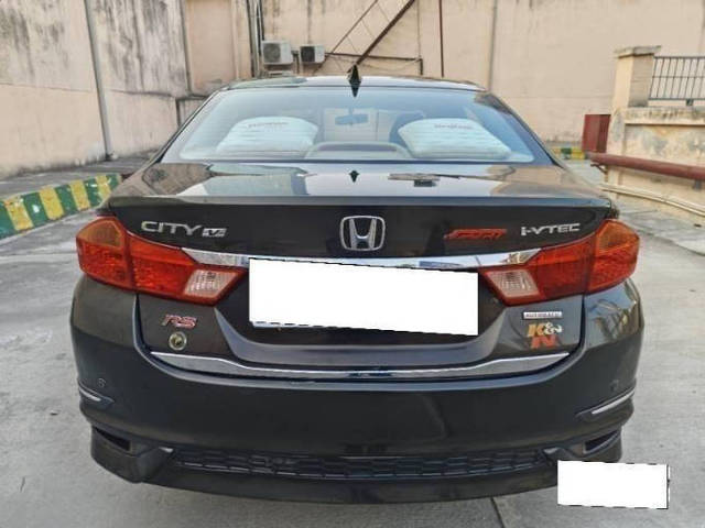 https://images10.gaadi.com/usedcar_image/4516453/original/processed_4e602f8ede719107b7cdc432a2407ae1.png?imwidth=6401