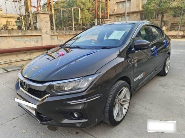 https://images10.gaadi.com/usedcar_image/4516453/original/processed_4ef457d24983dc58dc69fdb717add08e.png?imwidth=6402
