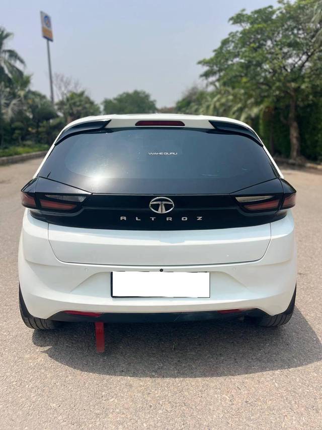 https://images10.gaadi.com/usedcar_image/4516465/original/processed_d9b084601bfb3cf6c0fa801f543f8317.jpg?imwidth=6402