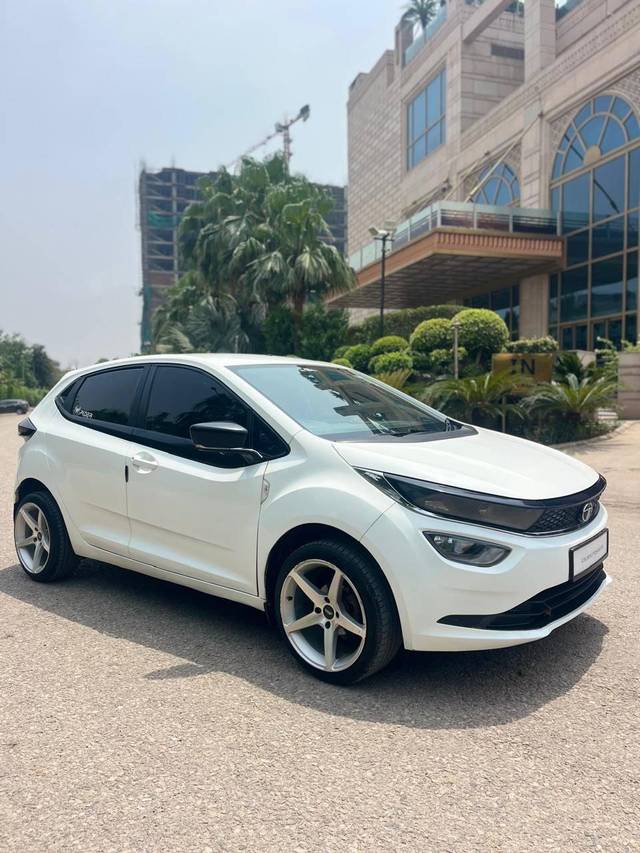 https://images10.gaadi.com/usedcar_image/4516465/original/processed_fb93b87a4db12af78f8839d9aa94570d.jpg?imwidth=6400
