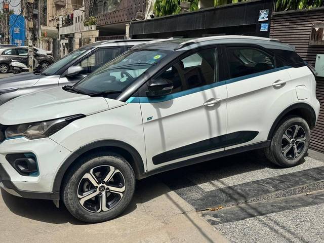 https://images10.gaadi.com/usedcar_image/4516471/original/processed_829fd7fd76ecb71a1a19025e9140fda8.jpg?imwidth=6401
