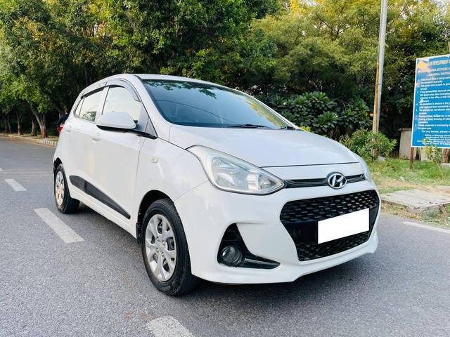 https://images10.gaadi.com/usedcar_image/4516494/original/processed_a0c57ce0a89dc32927b381f27b106cf3.jpg?imwidth=6400
