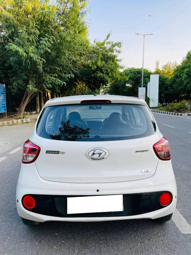 https://images10.gaadi.com/usedcar_image/4516494/original/processed_c562b47fd491d1460963fab73472d10d.jpg?imwidth=6402