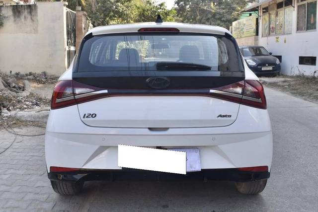 https://images10.gaadi.com/usedcar_image/4516497/original/processed_e0d06dea7a78e95f616ab65e79cfeef6.jpg?imwidth=6402