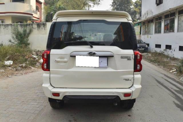 https://images10.gaadi.com/usedcar_image/4516504/original/processed_2f128d851b438ff88e1c6d3fee441bc5.jpg?imwidth=6402