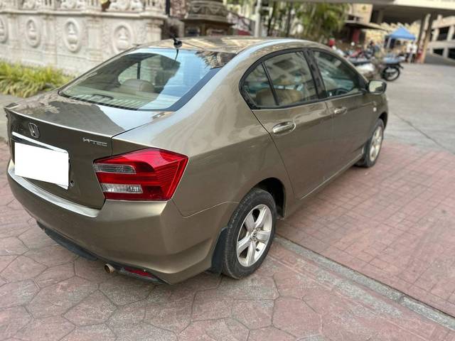 https://images10.gaadi.com/usedcar_image/4516528/original/processed_6db39b6a9c7d95564969fcdf6e75d354.jpg?imwidth=6401