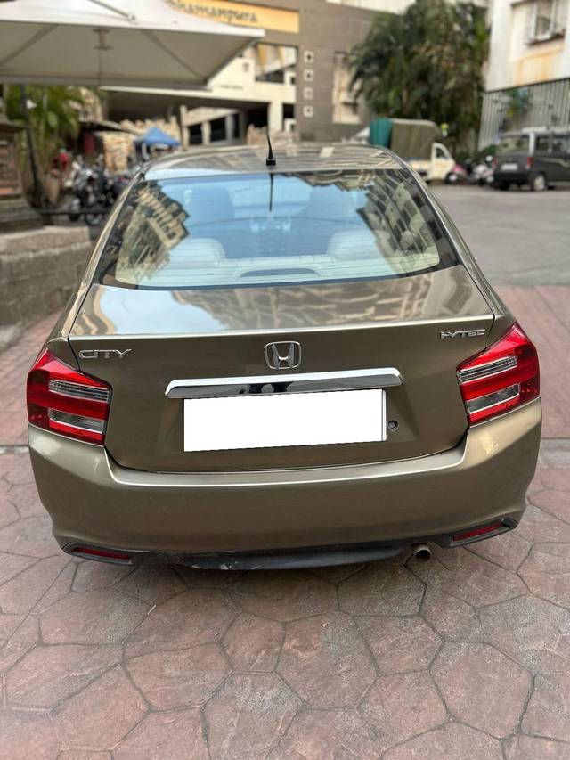 https://images10.gaadi.com/usedcar_image/4516528/original/processed_769da3e99dbd311d182cf7ad1e56e518.jpg?imwidth=6402