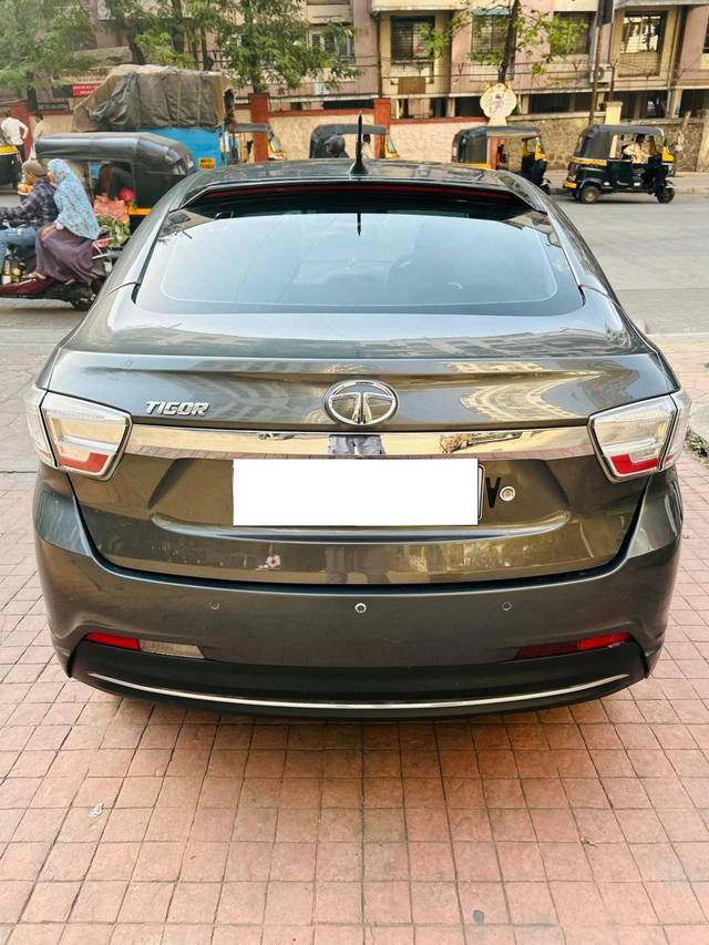 https://images10.gaadi.com/usedcar_image/4516559/original/processed_a562eca0fb53ec31d53cc3810e04b09c.jpg?imwidth=6402
