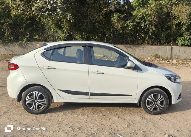 https://images10.gaadi.com/usedcar_image/4516575/original/processed_85f21c9551e587b828442389d2eeff0f.jpg?imwidth=6401