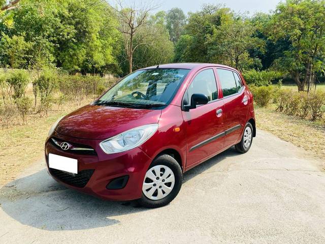 https://images10.gaadi.com/usedcar_image/4516577/original/processed_a69b5f7aa24cc322226fe30d64186c51.jpg?imwidth=6402