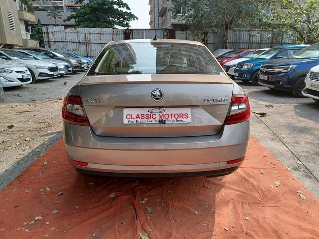 https://images10.gaadi.com/usedcar_image/4516581/original/processed_6a136415d68327819d1ba2ef713bbbe8.jpeg?imwidth=6402