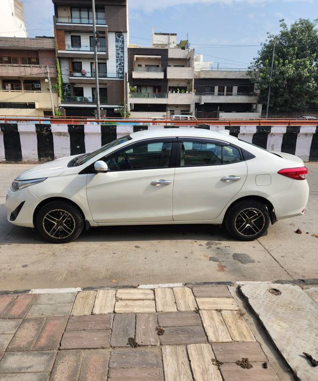 https://images10.gaadi.com/usedcar_image/4516586/original/ae9b8d075faba00bb962c2aa5ea120f8.jpg?imwidth=6402