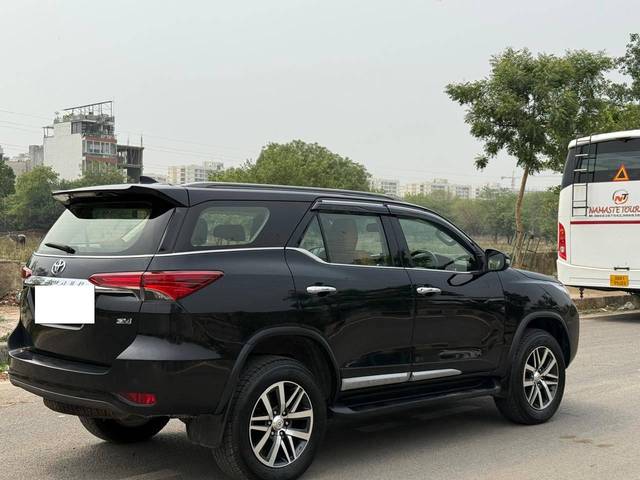 https://images10.gaadi.com/usedcar_image/4516589/original/processed_610e0d4bf49824c877f23d3a0a274db2.jpg?imwidth=6402