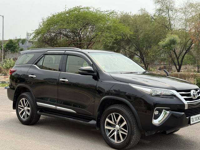 https://images10.gaadi.com/usedcar_image/4516589/original/processed_7f320da81044af9454f72280abb1d166.jpg?imwidth=6400