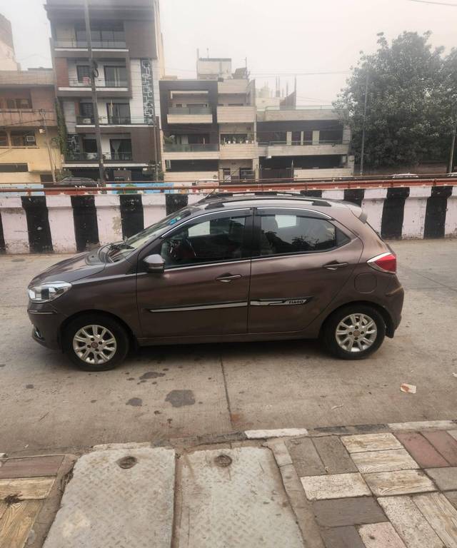 https://images10.gaadi.com/usedcar_image/4516591/original/processed_ba8e3b3d4d64665587bc1e07c2b5330e.jpg?imwidth=6402