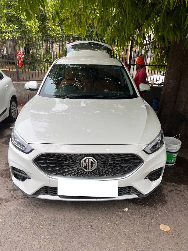 https://images10.gaadi.com/usedcar_image/4516592/original/processed_e0130275-91d3-4d49-97a2-84eccbeadb10.jpg?imwidth=6400