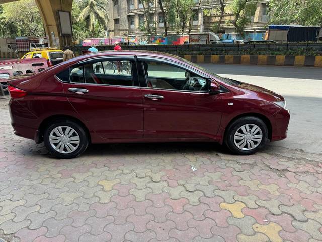 https://images10.gaadi.com/usedcar_image/4516595/original/processed_066d110d04991c6159e0fc239e336d05.jpg?imwidth=6401
