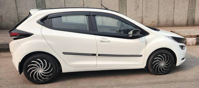 https://images10.gaadi.com/usedcar_image/4516597/original/processed_0f420ac8a6cd2b57f1a81ac1656b633c.jpg?imwidth=6401