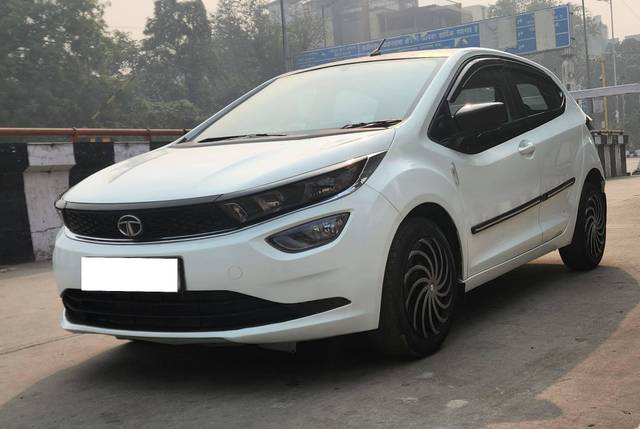 https://images10.gaadi.com/usedcar_image/4516597/original/processed_4346e83c696387d729dd143f1a4e1f2e.jpg?imwidth=6400