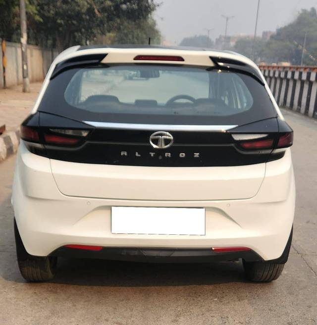 https://images10.gaadi.com/usedcar_image/4516597/original/processed_a3ed9dca7e06be254c111895e5680ea1.jpg?imwidth=6402
