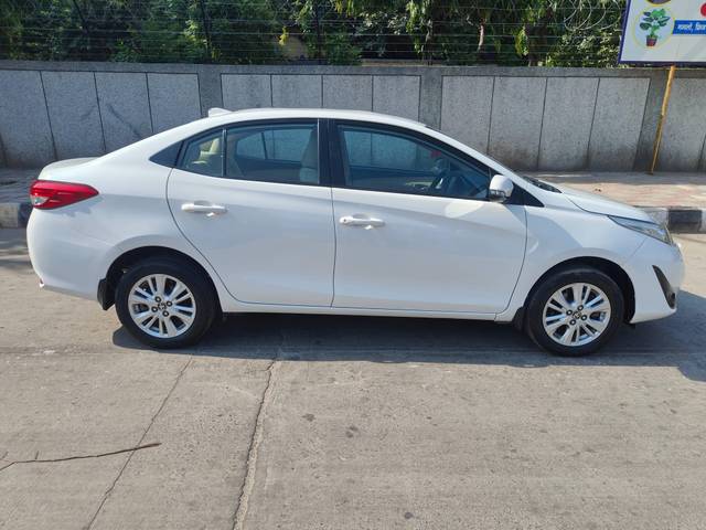 https://images10.gaadi.com/usedcar_image/4516608/original/processed_570bcaae8aa0a36db0b1681eaf869ca3.jpg?imwidth=6401