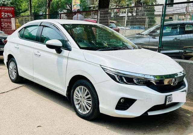 https://images10.gaadi.com/usedcar_image/4516620/original/processed_9e8e10ada3bf0e38443b1b3f8244e39c.jpg?imwidth=6400