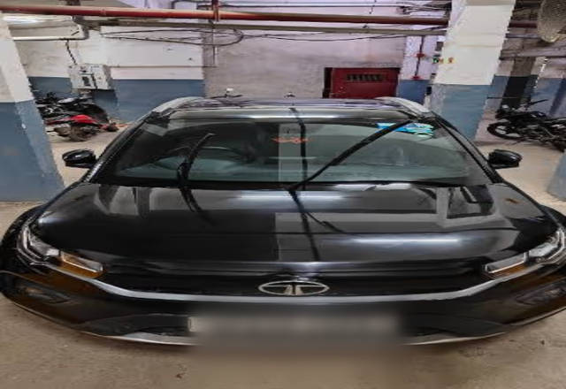 https://images10.gaadi.com/usedcar_image/4516674/original/39a7fbf5-7711-4a18-a660-62efbf96b80b.?imwidth=6400