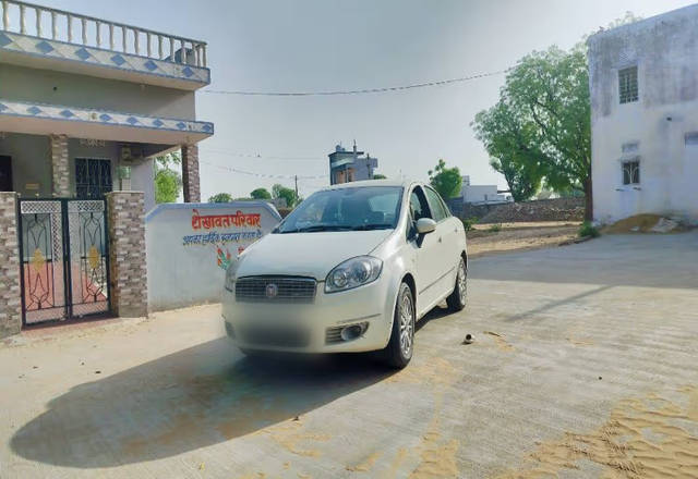 https://images10.gaadi.com/usedcar_image/4516677/original/99ac78ee-9f48-4d79-8070-b933cc91cde4.?imwidth=6400