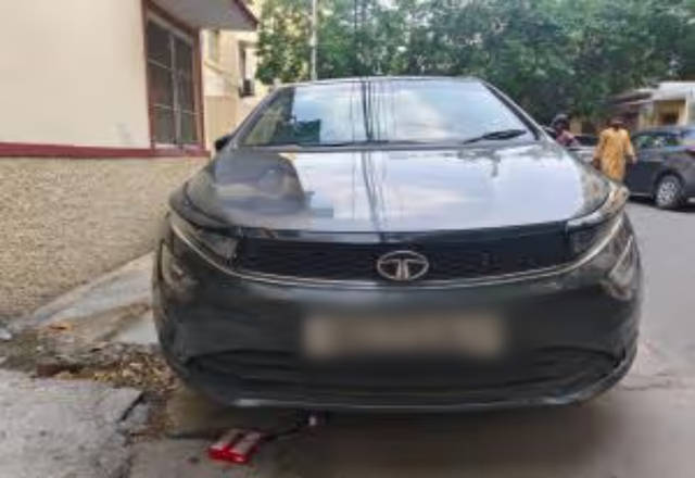 https://images10.gaadi.com/usedcar_image/4516679/original/fddfd2cf-e3cb-428a-b681-2a3f4fb54cf9.?imwidth=6400